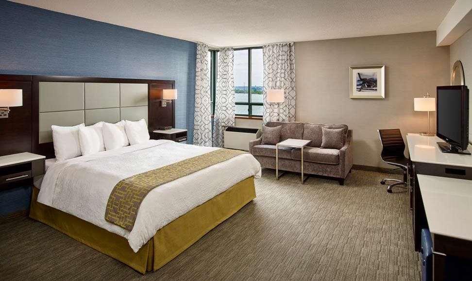 Waterfront Hotel Downtown Burlington Cameră foto